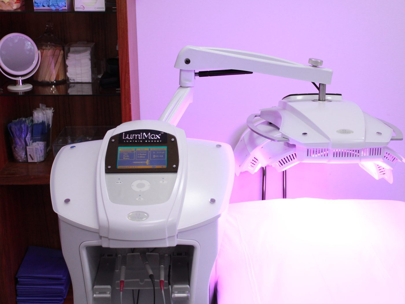 Equipo de luz LED de grado médico en cabina de tratamiento